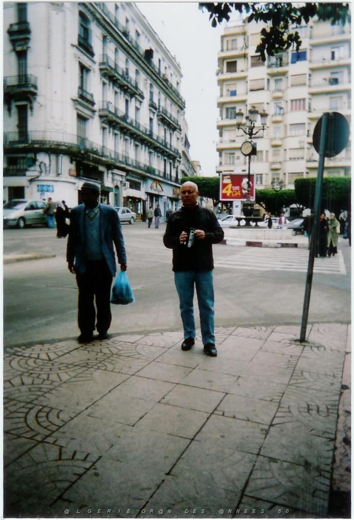 VOYAGE DU 22 29 04 2006 700 la ville place des victoires.jpg